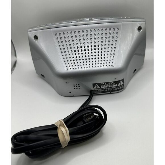 Emerson Research Smart Set Dual Alarm Clock Radio CKS5055S - Picture 5 of 6